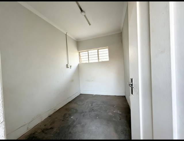 4 BEDROOM HOUSE FOR SALE IN VAN RIEBEECK PARK